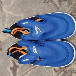 Speedo water shoes